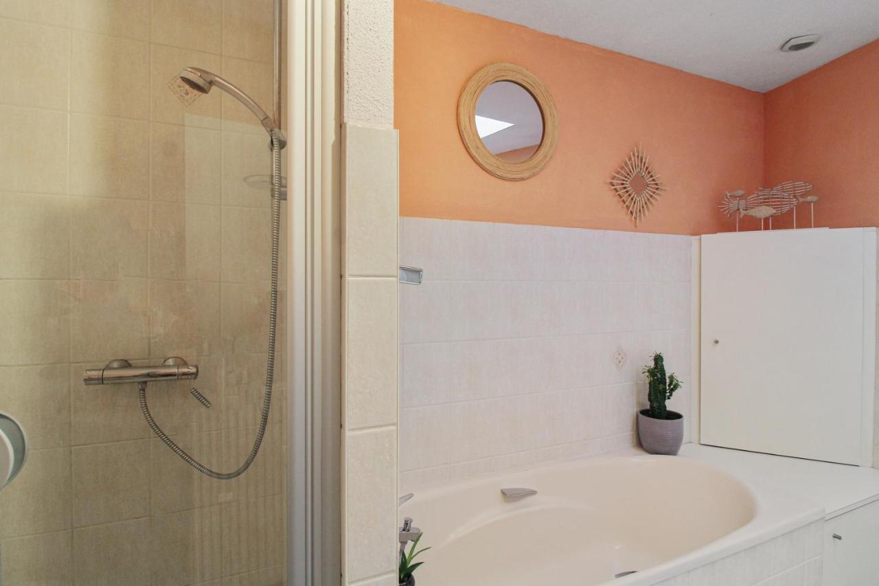 Maison Confortable Ornans + Jardin Luaran gambar