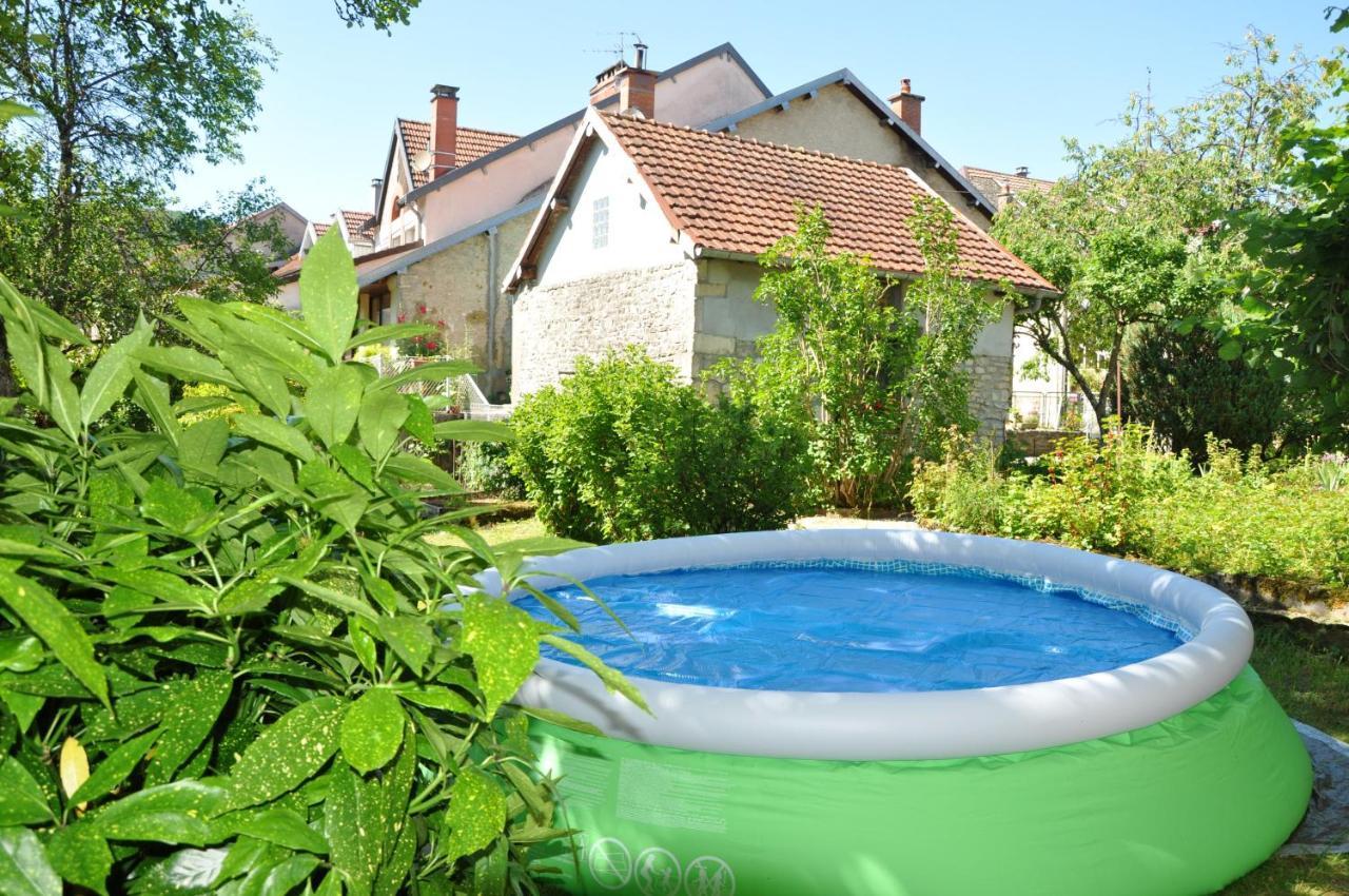 Maison Confortable Ornans + Jardin Luaran gambar